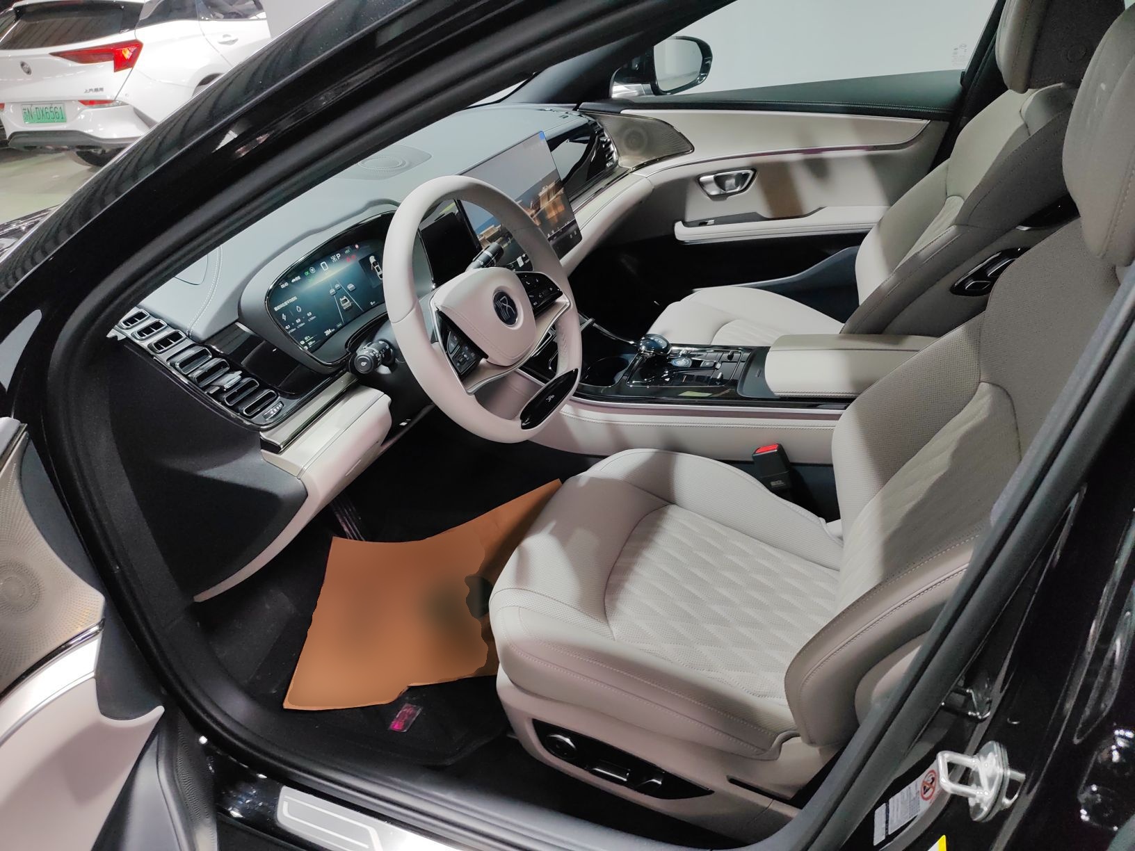 Переднее сиденье в автомобиле