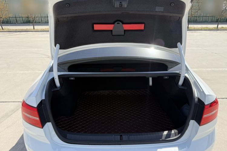 Used Volkswagen Magotan 2018 330TSI DSG Luxury Model Trunk