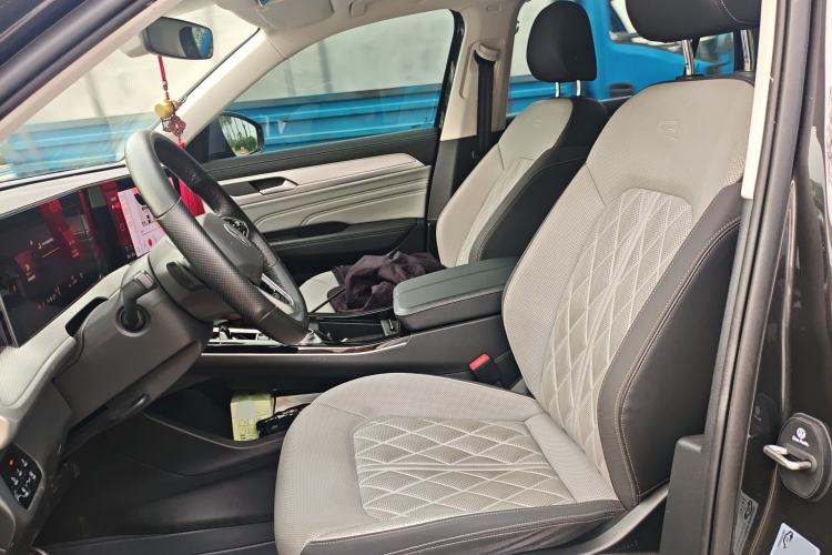 Used Volkswagen Tavendor 2024 380TSI All-Wheel Drive R-Line Cruise Edition