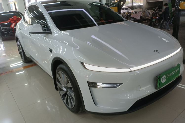 Used Tesla Model Y 2025 Long-Range All-Wheel-Drive Version
