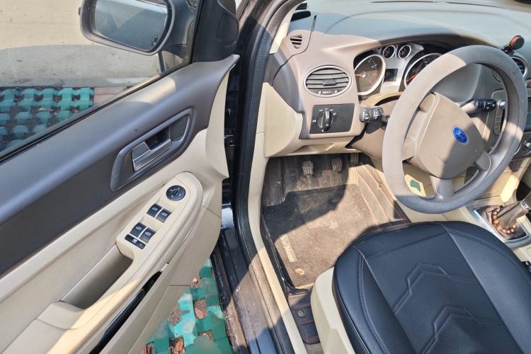 Used Ford Focus 2013 Sedan Classic 1.8L Manual Base Model