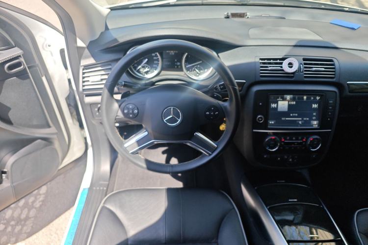 Used Mercedes-Benz R-Class 2017 R 320 4MATIC Business Edition Prestige Model
