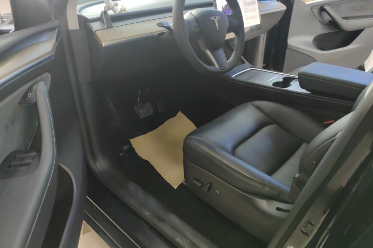 Used Tesla Model Y 2021 Long-Range All-Wheel-Drive Version
