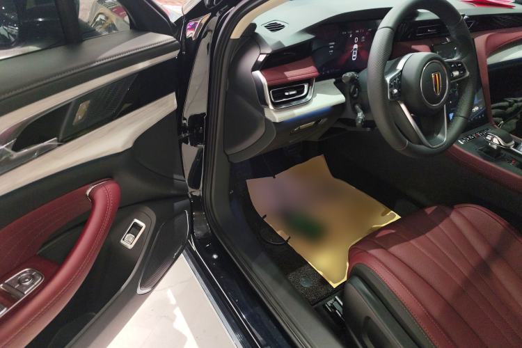 Used Hongqi H5 2025 2.0T Automatic Flag Edition – 500 000 Units Commemorative Version Driver Seat