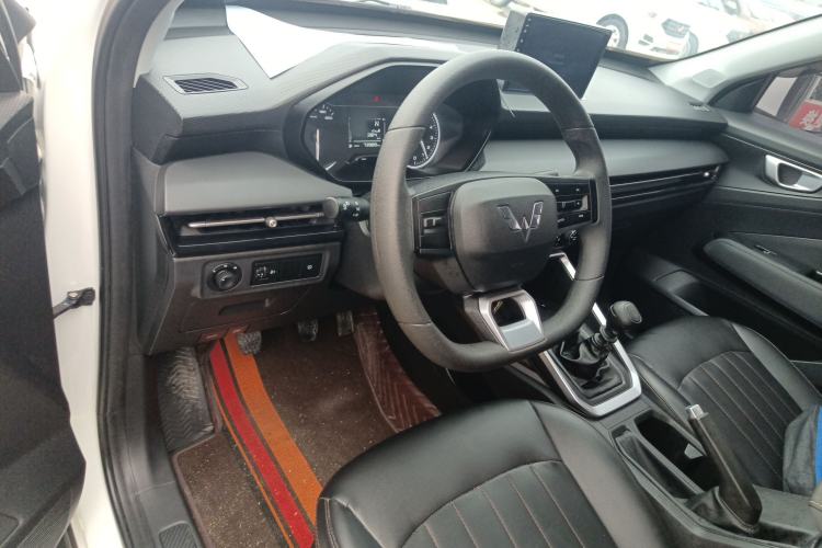 Used Wuling Alvez 2022 1.5L Manual Free-Style Model Center Console