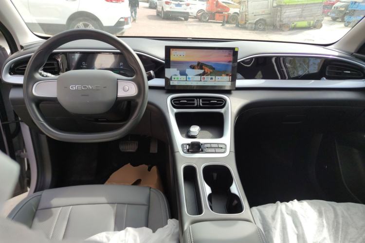 Used Geely Galaxy Geome 2026 Model 410km Carefree Edition Center Console