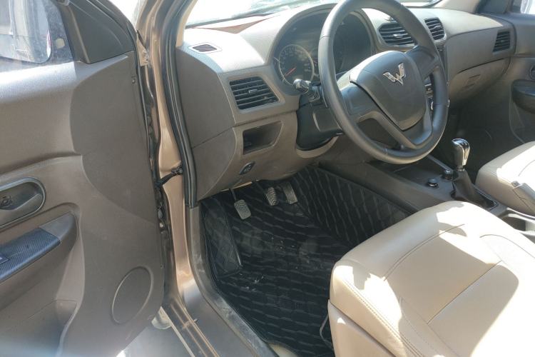 Used Wuling Hongguang 2014 1.5L S Standard Version