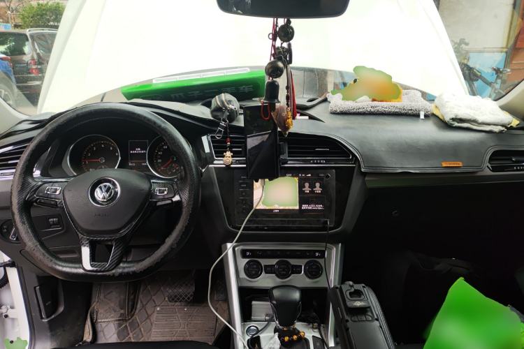 Used Volkswagen Tiguan L 2020 330TSI Automatic Two-Wheel Drive Smart Luxury Edition China VI Standard Center Console