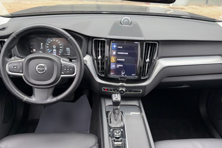 Used Volvo XC60 2018 T5 4x4 Zhiyi Edition Center Console