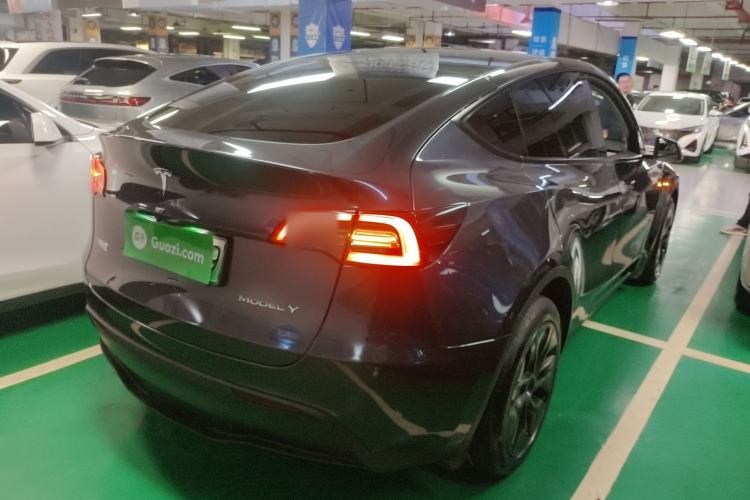 Used Tesla Model Y 2024 Long-Range All-Wheel-Drive Version