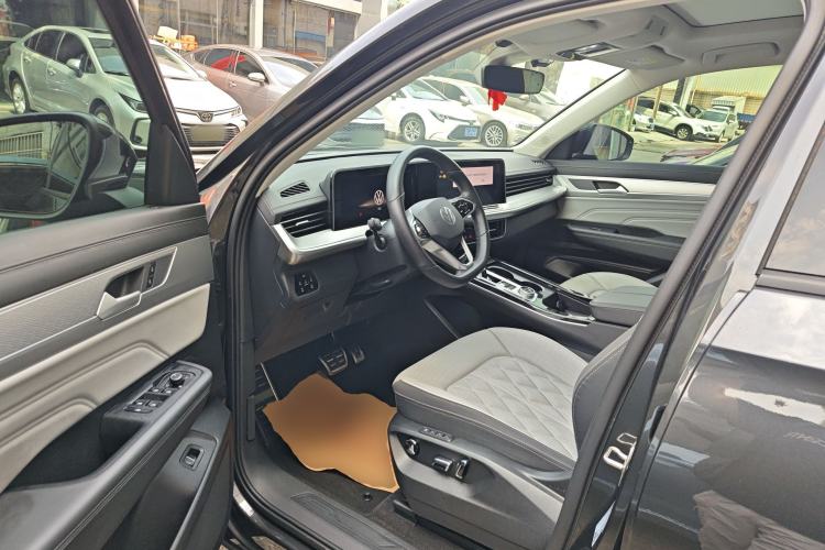 Used Volkswagen Tavendor 2024 380TSI All-Wheel Drive R-Line Cruise Edition