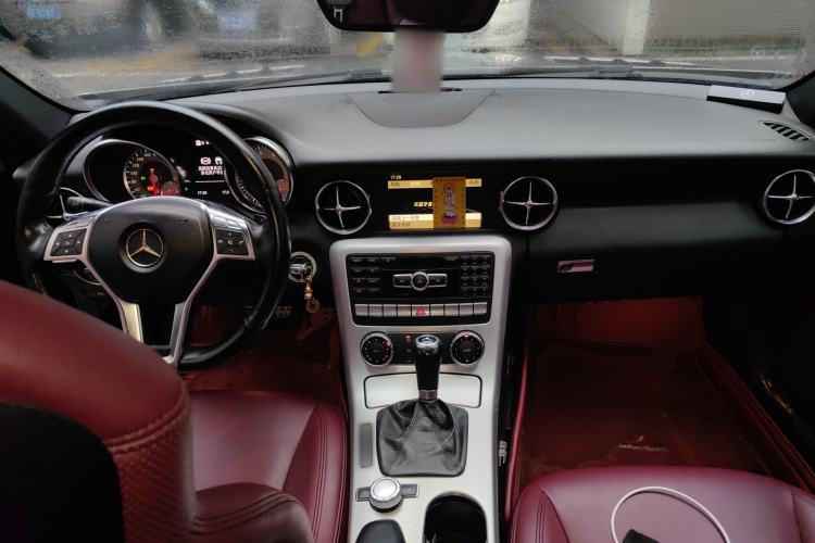 Used Mercedes-Benz SLK-Class 2011 SLK 200 Fashion Model Center Console