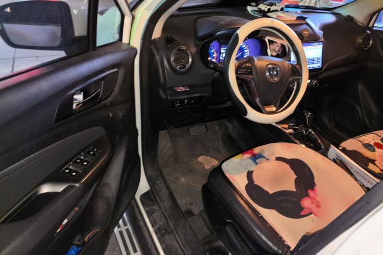 Used CHANGAN CS15 2016 1.5L Automatic Fashion Edition Interior 3