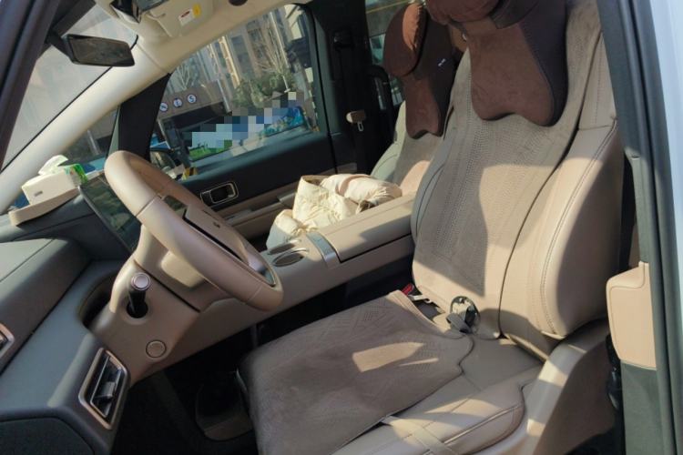 Used Li Auto MEGA 2025 Home Family Special Edition
