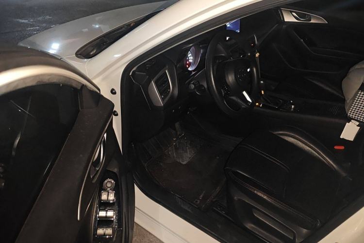 Used Mazda Mazda 3 Axela 2019 Cloud-Controlled Sedan 1.5L Automatic Luxury Model China VI Standard
