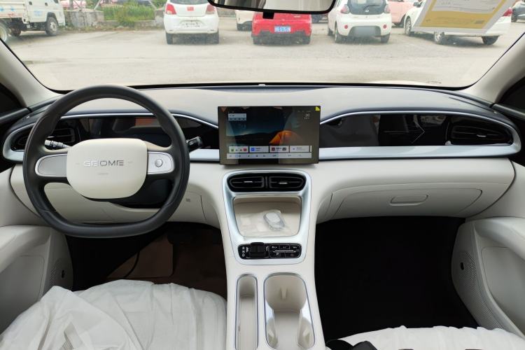 Used Geely Galaxy Geome 2026 Model 410km Carefree Edition Center Console
