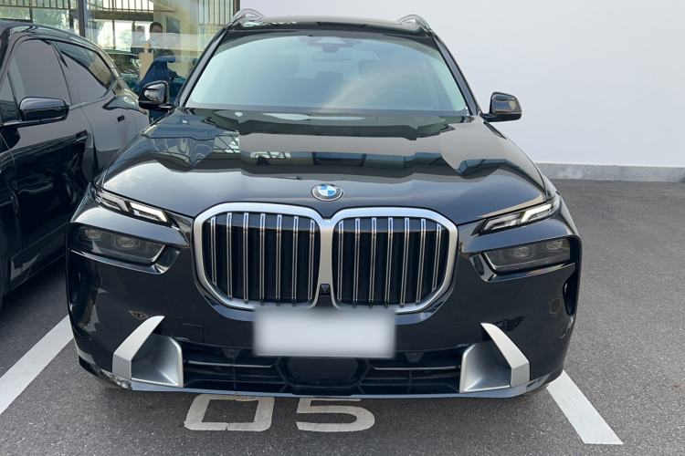 Used BMW X7 2023 xDrive40i Luxury Package with Leading Features