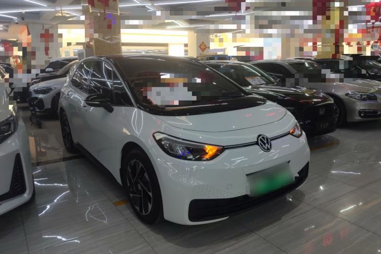 Used Volkswagen ID.3 2024 Pure & Smart Edition Front Right 45 Deg