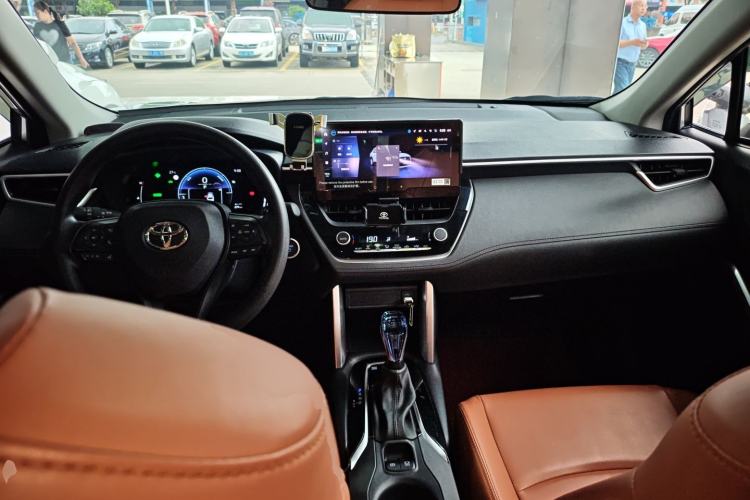 Used Toyota Corolla Cross 2023 Dual-Motor 2.0L Elite Edition Center Console