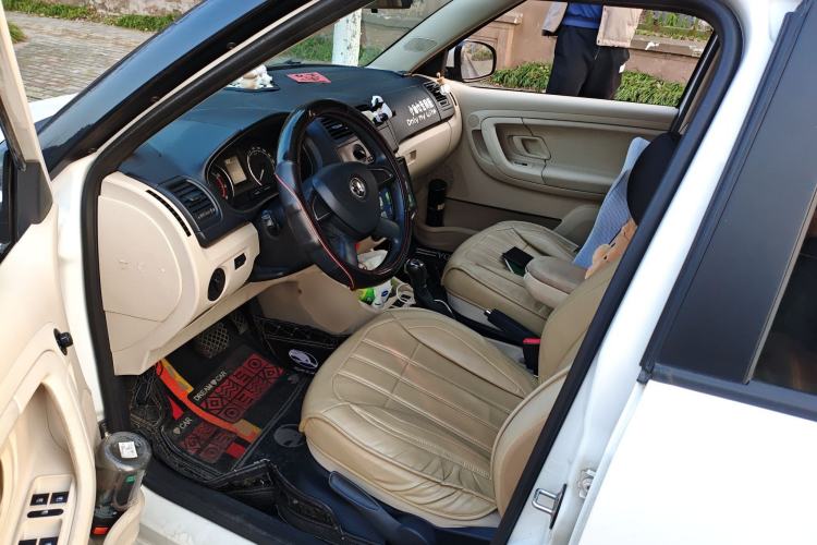 Used Skoda Fabia 2014 1.4L Automatic Crystal Edition