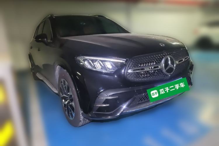 Used Mercedes-Benz GLC 2024 GLC 260 L 4MATIC Luxury Model 5 Seats Front Right 45 Deg