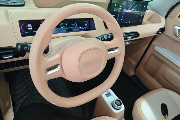 Used Geely Galaxy Panda 2023 Panda Mini 200km Endurance Bear Center Console