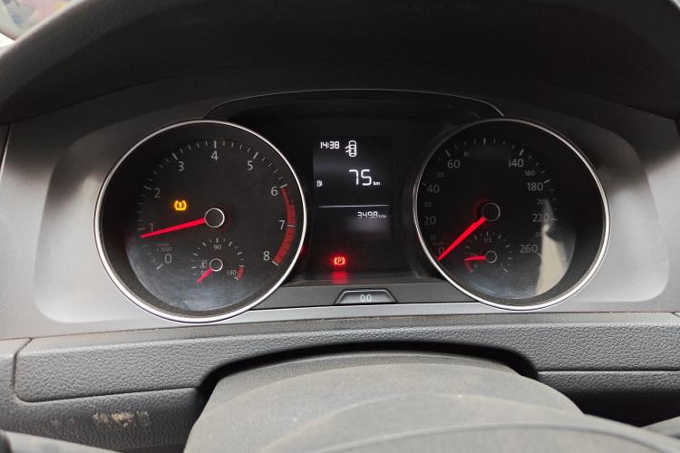 Used Volkswagen Golf 2015 1.6L Manual Fashion Edition
