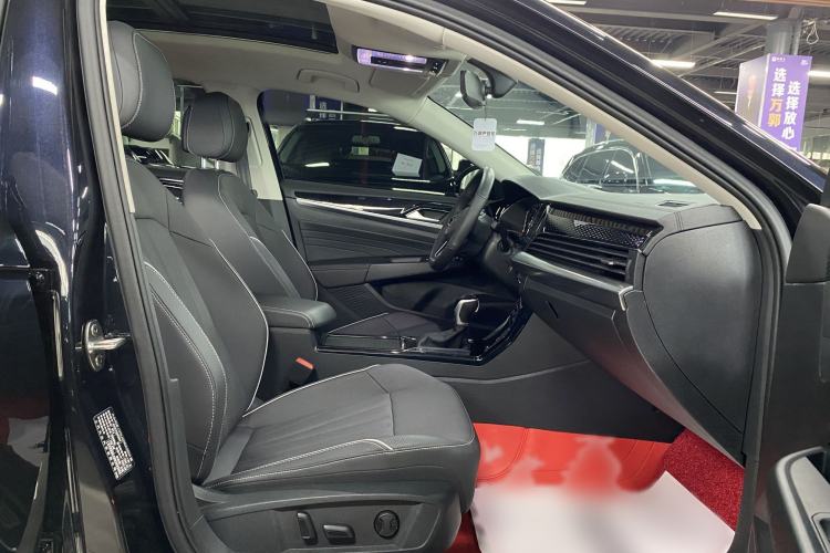 Used Volkswagen Passat 2024 380TSI Dragon Edition Interior 9