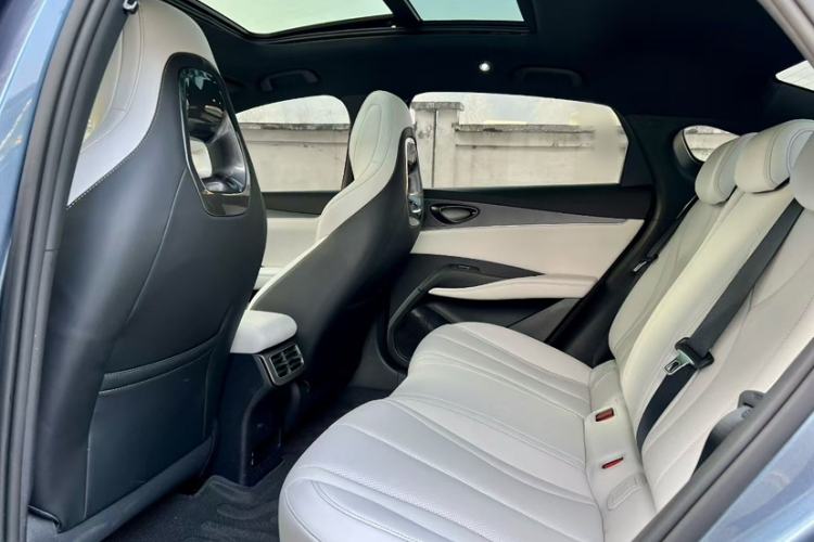 Used BYD Seal 06 New Energy 2024 DM-i 120KM Prestige Model Interior 4