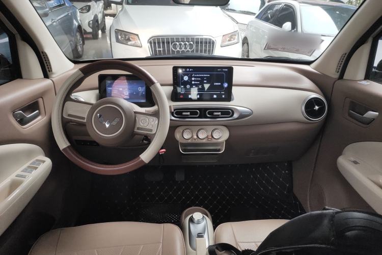 Used Wuling Hongguang MINIEV 2025 Four-Door Version Advanced Edition Center Console