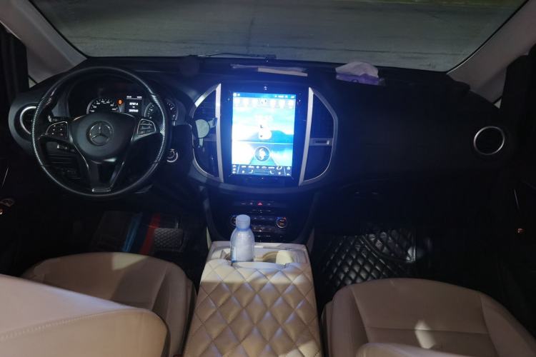 Used Mercedes-Benz Vito 2020 2.0T Business Version 7 Seats Center Console