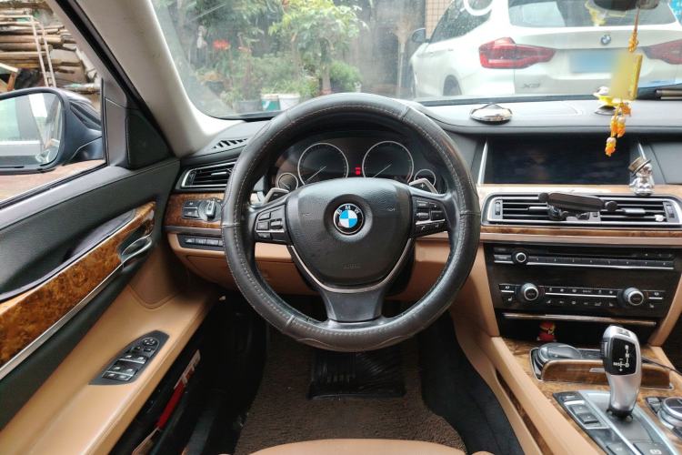 Used BMW 7 Series 2013 740Li Luxury Model Steering Wheel