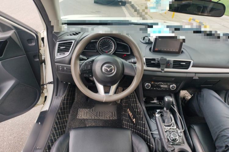 Used Mazda 3 Axela 2016 Sedan 1.5L Automatic Luxury Model