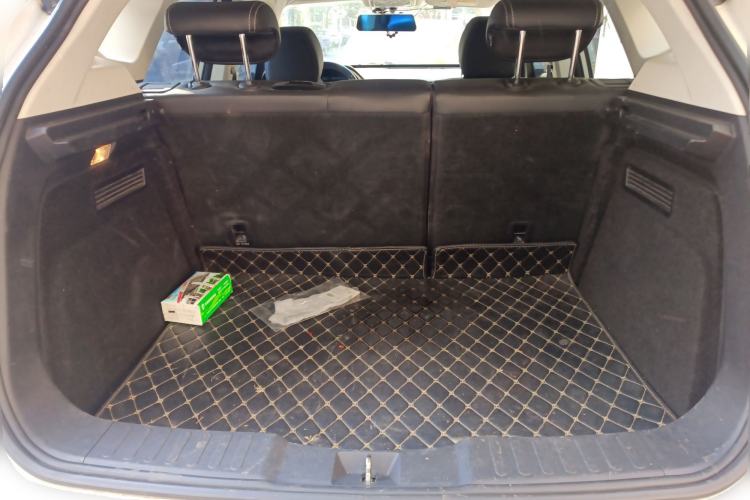 Used Haval H2s 2017 Blue Label 1.5T Dual-Clutch Luxury Model Trunk