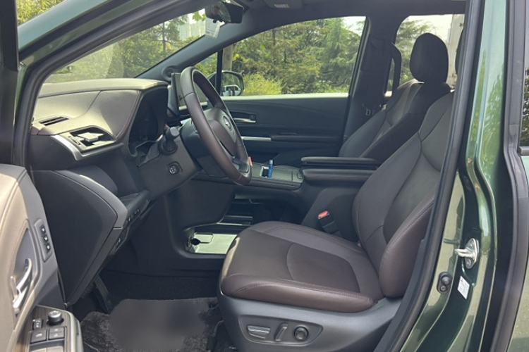 Used Toyota Sienna 2021 2.5L Hybrid Platinum Edition