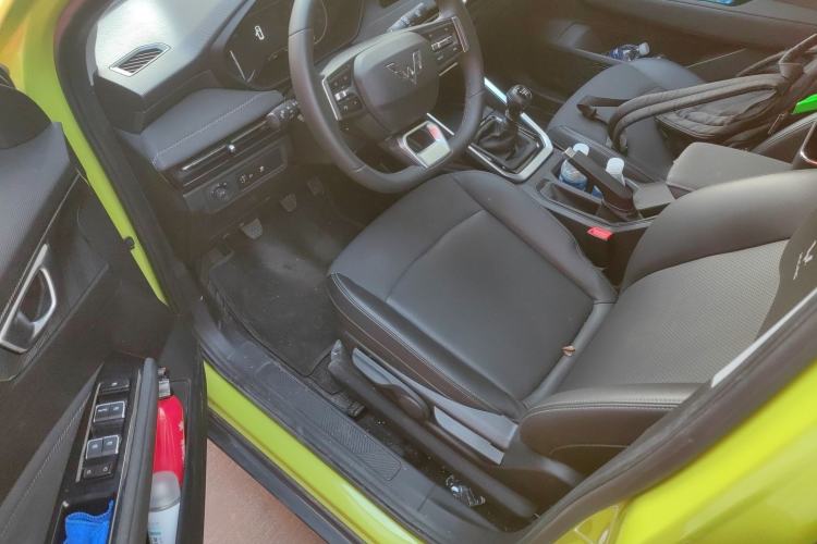 Used Wuling Alvez 2022 1.5L Manual Comfort Version Interior 3