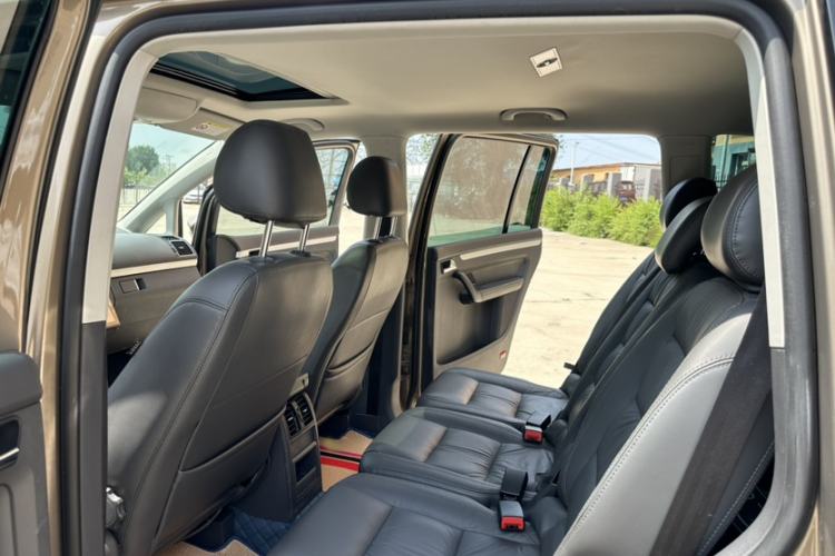 Used Volkswagen Touran 2015 1.4T DSG Luxury Edition 5-Seater