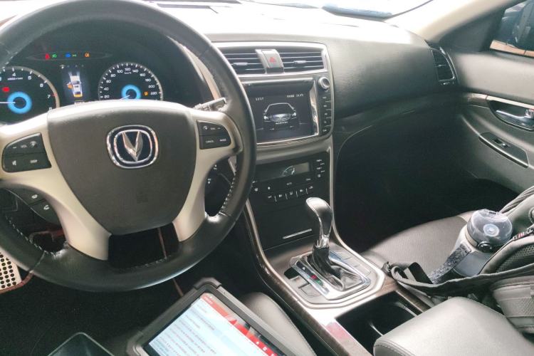 Used CHANGAN Raeton 2014 1.8T Automatic Prestige Anniversary Edition China V Standard Center Console