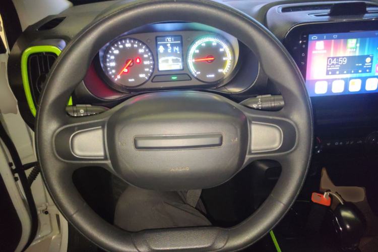 Used Roewe Clever 2021 302 km New Four-Seater Super-Efficient Version Steering Wheel