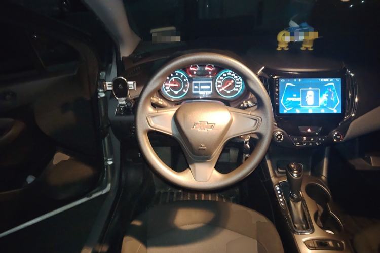 Used Chevrolet Cruze 2018 Redline 320 Automatic Pioneer Edition Steering Wheel