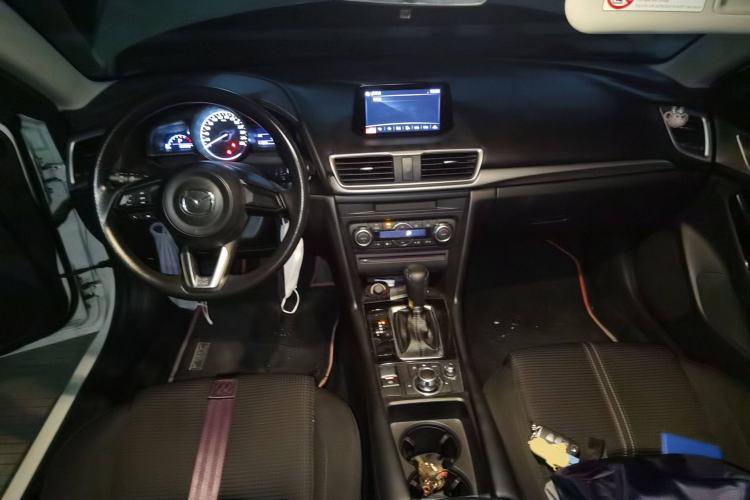 Used Mazda 3 Axela 2019 Cloud-Controlled Sedan 1.5L Automatic Luxury Model China VI Standard Center Console
