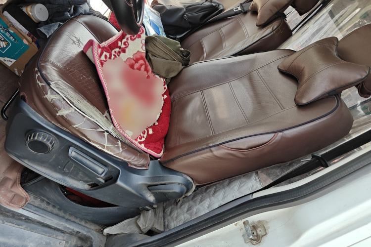 Used SAIC MAXUS Xintu V80 2019 2.5T Classic Model 6-Speed Manual Aotong Long Wheelbase Mid-Height 7-Seater