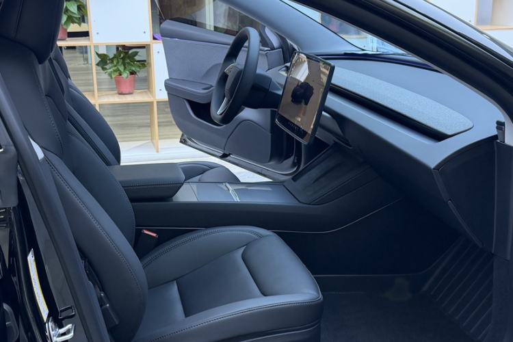 Used Tesla Model 3 2025 Model Revised Rear-Wheel-Drive Version Interior 1