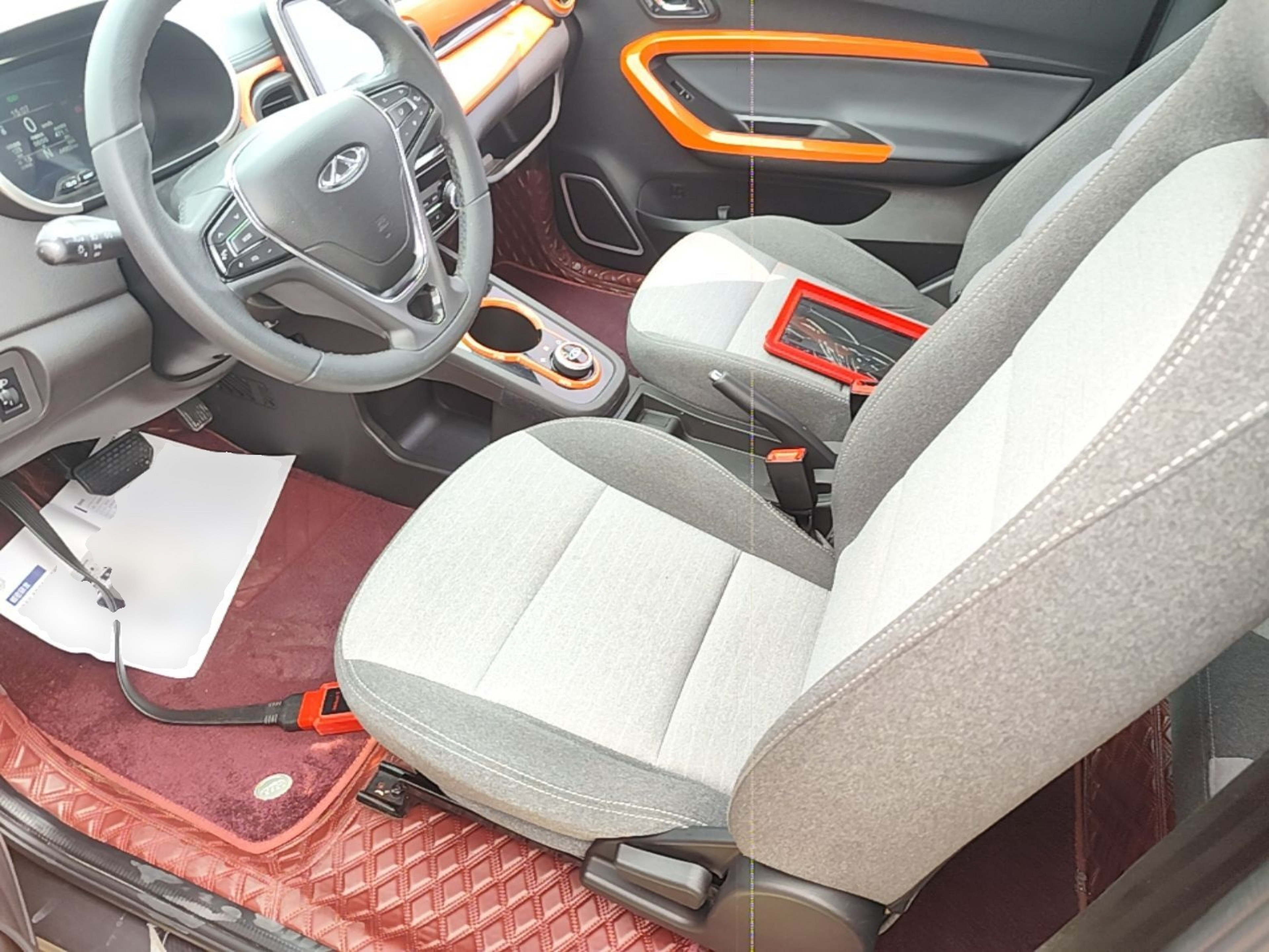 Переднее сиденье в автомобиле