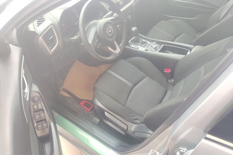 Used Mazda 3 Axela 2017 Hatchback 2.0L Automatic Luxury Model Emission Standard China V Driver Seat