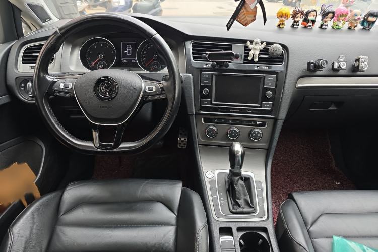 Used Volkswagen Golf 2015 1.4TSI Automatic Luxury Model Interior 2