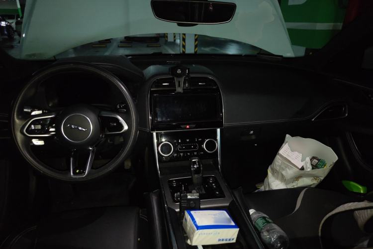 Used Jaguar XEL 2021 2.0T 250 PS R-DYNAMIC S Advanced Sport Edition Center Console