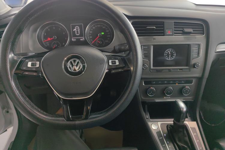 Used Volkswagen Golf 2016 230TSI Automatic Luxury Version
