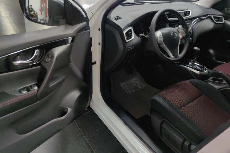 Used Nissan Qashqai 2016 2.0L CVT Elite Edition Driver Seat