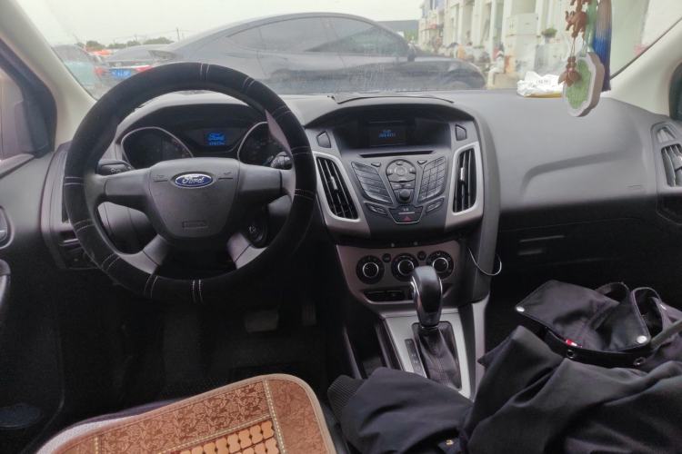 Used Ford Focus 2012 Hatchback 1.6L Automatic Comfort Model Center Console